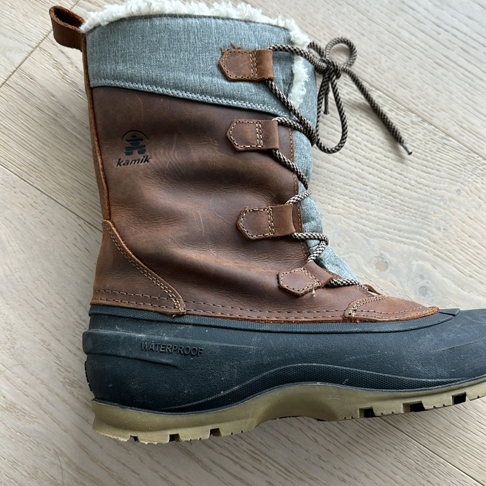 Kamik winter boots Size W9/M7 - Picture 3 of 4